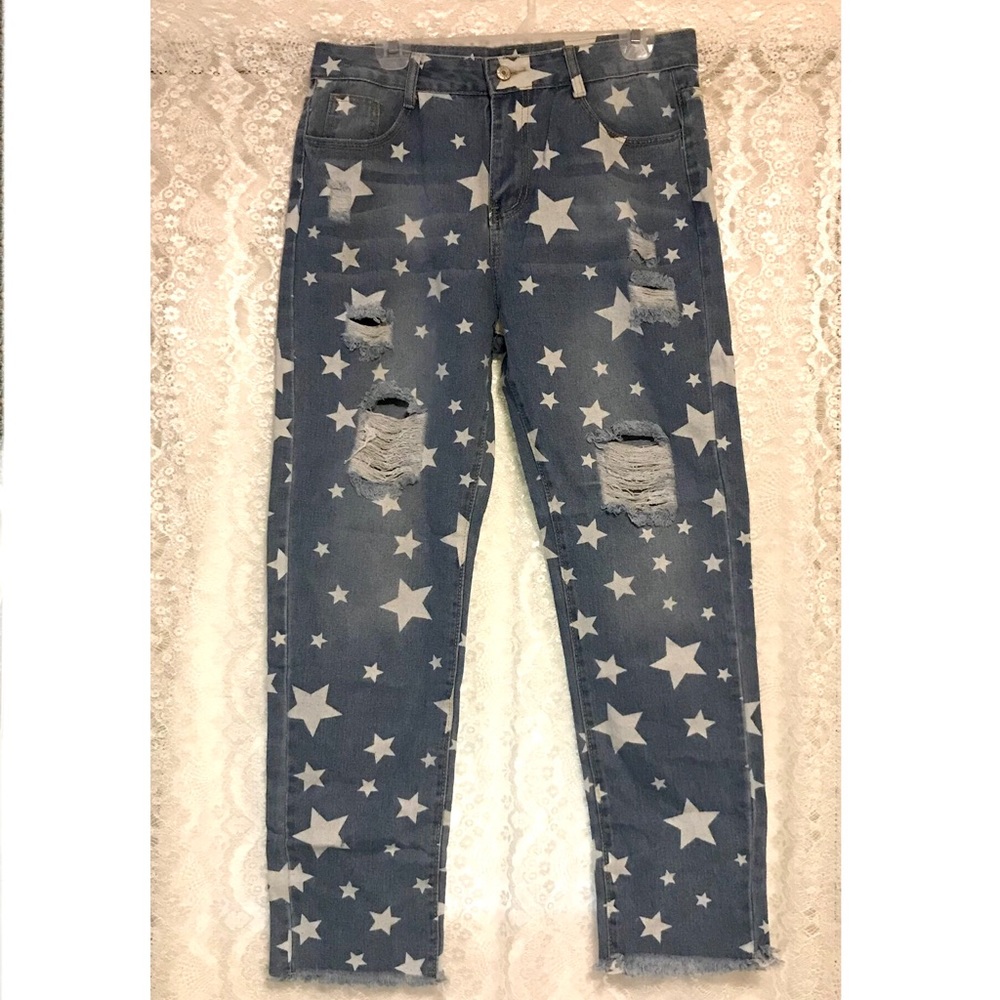 NWT Women’s Star Distressed Boyfriend Jeans- large